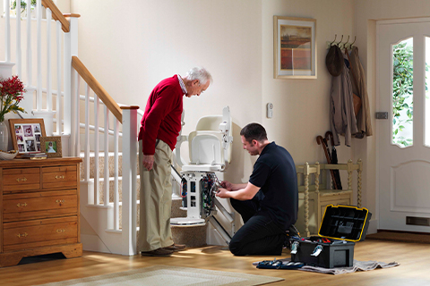 instalar elevador Stannah para escadas curvas