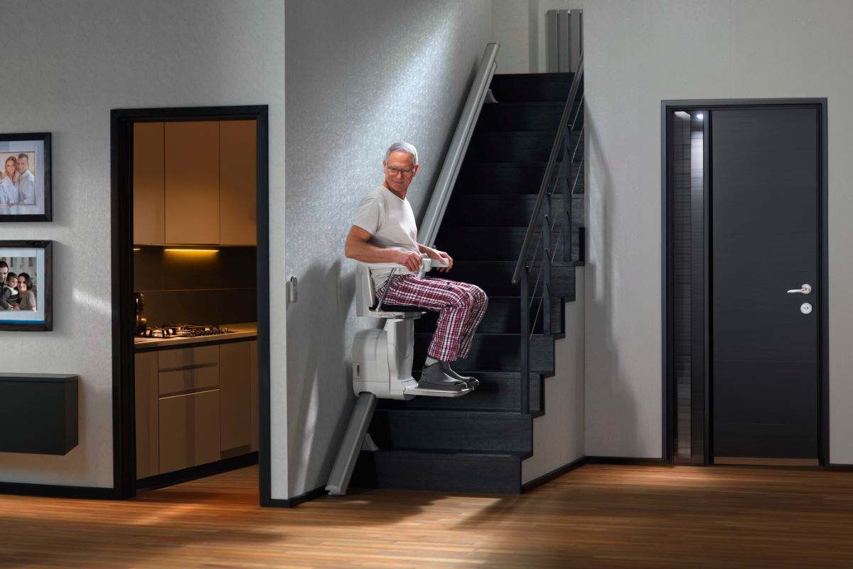 Design dos elevadores de escadas em casas modernas